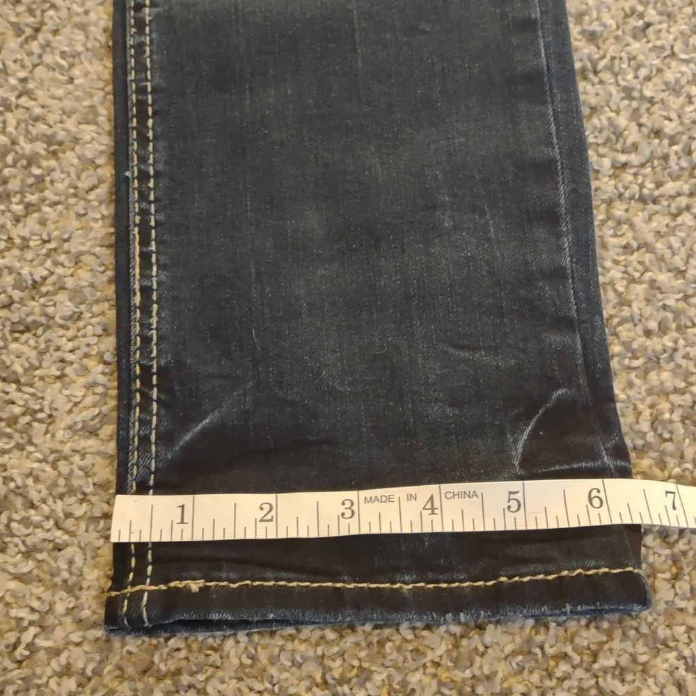 Silver Jeans Co. Suki Curvy Fit Mid Rise Jeans - Picture 7 of 14